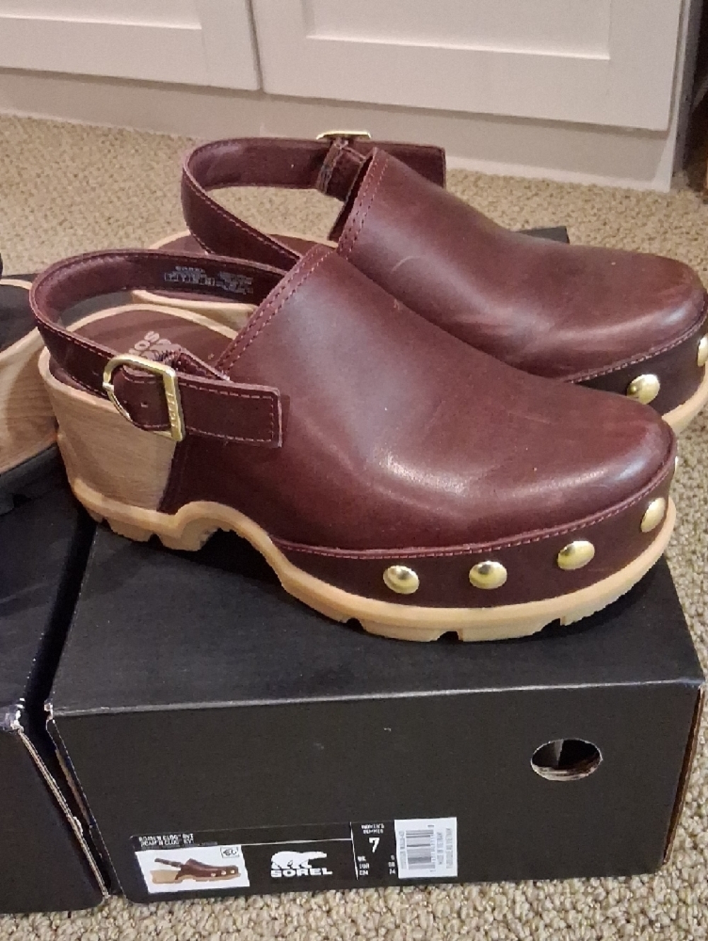 2 Pairs Sorel Roam N Slingback Clogs in Black and Burgundy - Picture 3 of 10